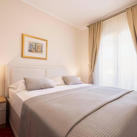 ApartHotel Villa Mozart Podgora Esterno foto