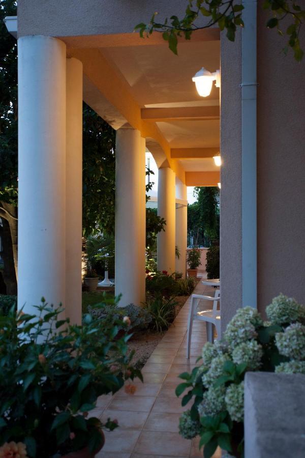 ApartHotel Villa Mozart Podgora Esterno foto