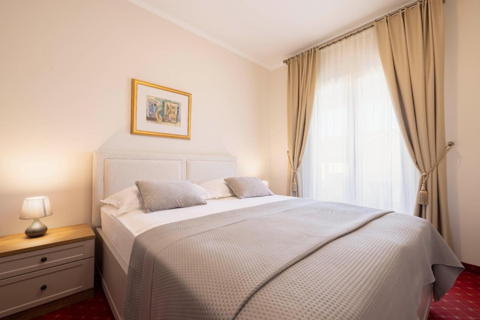 ApartHotel Villa Mozart Podgora Esterno foto