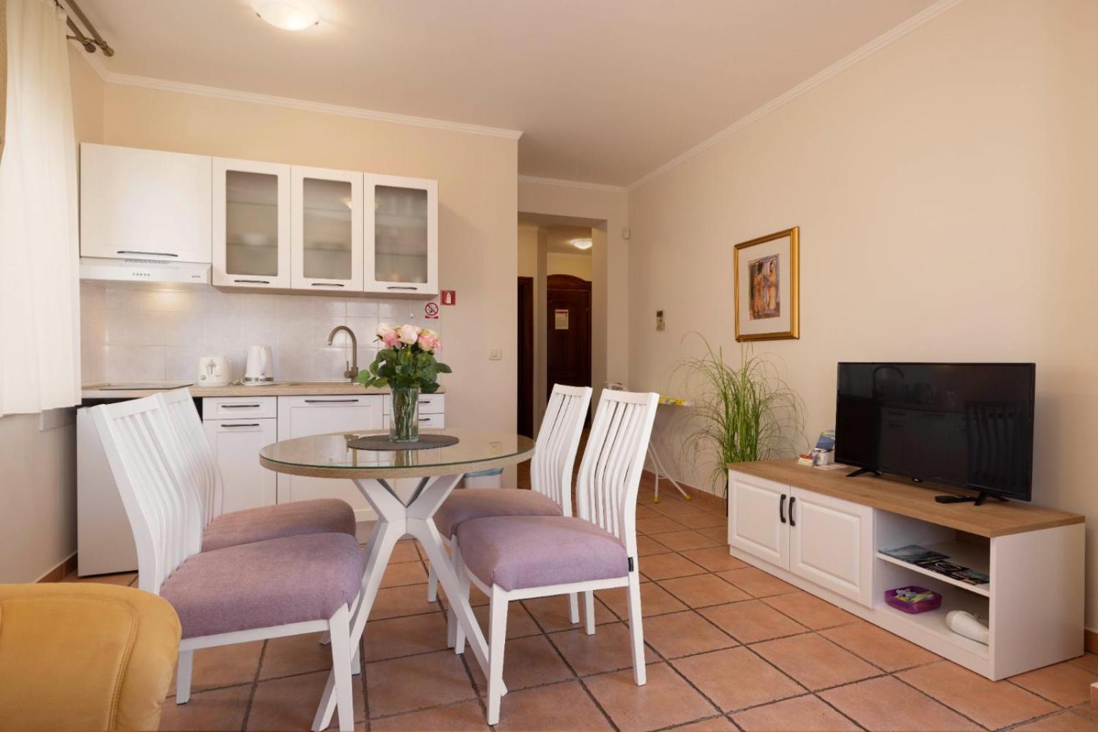 ApartHotel Villa Mozart Podgora Esterno foto