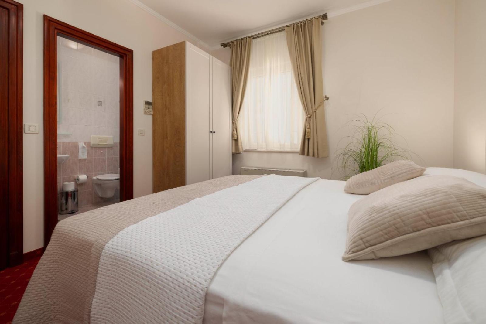 ApartHotel Villa Mozart Podgora Esterno foto