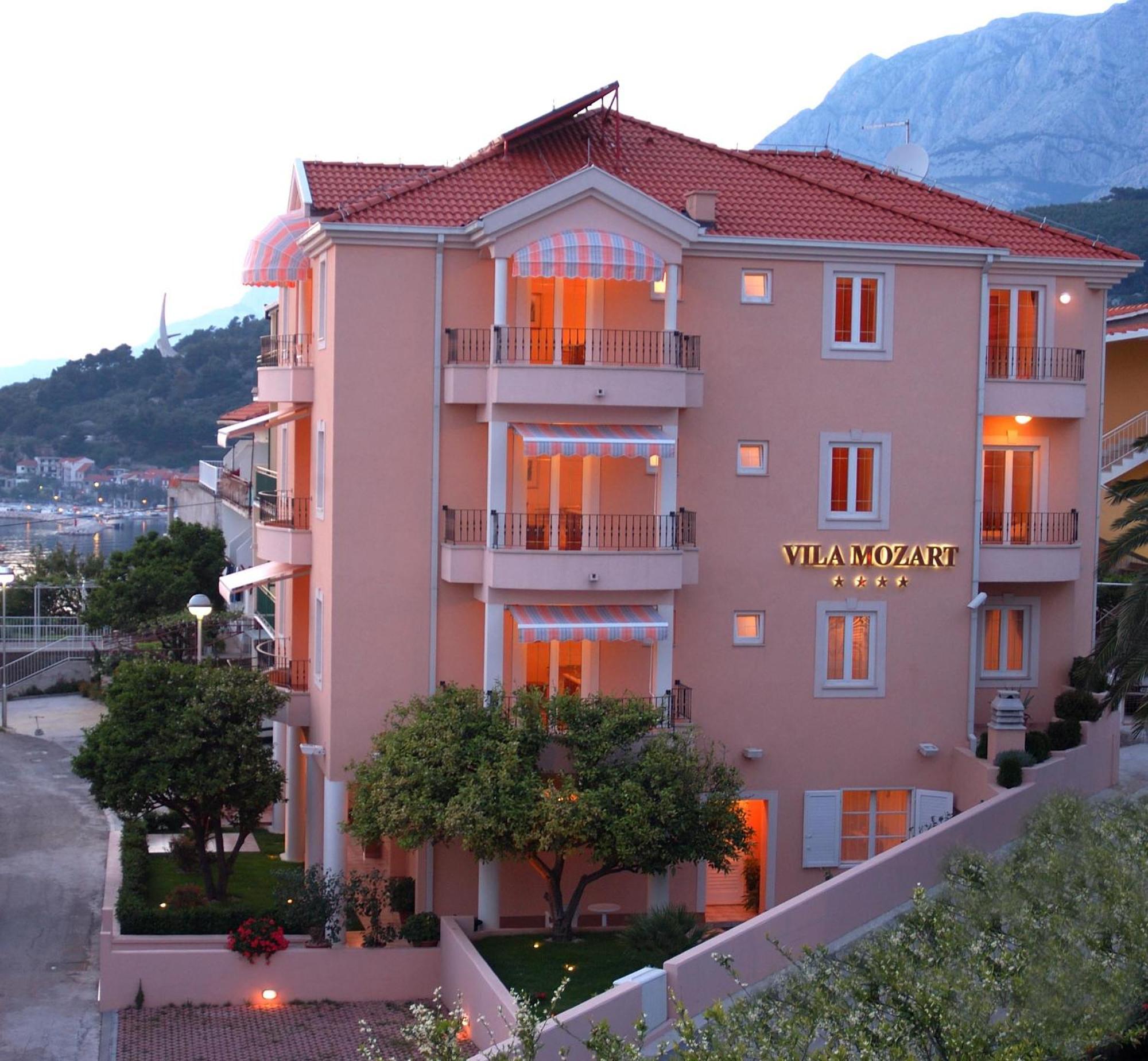 ApartHotel Villa Mozart Podgora Esterno foto