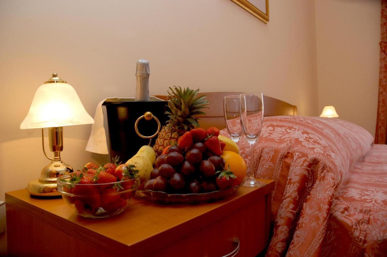 ApartHotel Villa Mozart Podgora Esterno foto